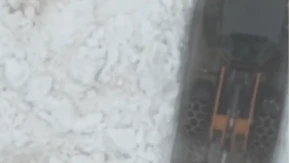 Deo zemlje se kuva na vrućinama, drugi deo čisti sneg! Šok prizori iz zemlje u koju hrle svi Srbi