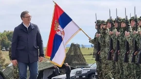 Vučić u Batajnici: Prikaz nove moći Vojske Srbije i bojeva gađanja