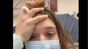 Zbog navike koju ima većina Srba, Gabrijela umalo ostala bez prsta: Pocrneo je preko noći, hteli su da ga odseku