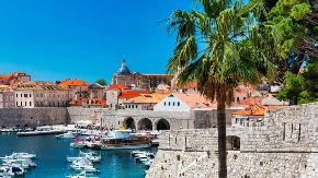Da li u tu cenu ulaze mali servis i pun rezervoar? Srpkinja zaprepašćena cenom parkinga u Dubrovniku, za te pare može jahta da se parkira, a ne kola 