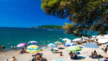 Sezona počela, problemi ostaju - Crna Gora ne može da izdrži masovni talas turista