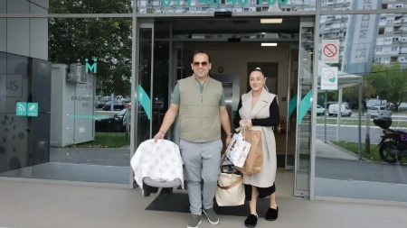 Bio pred razvodom, a sada sa 15 godina mlađom ženom čeka dete i unuku: "Stiže princeza"