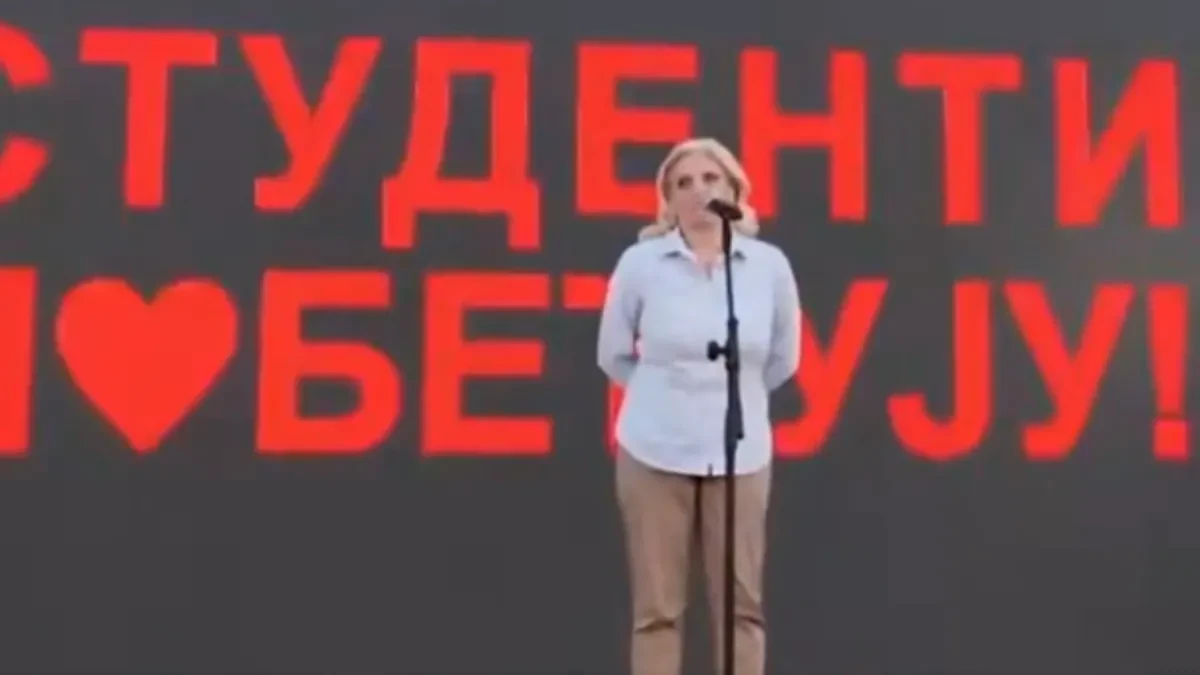 Na Vidovdan se zaista sve videlo, zbog Jelene Pavlović nastao rusvaj: Aplaudirala Vučiću, pa držala govor na plenumaškom skupu u Kraljevu
