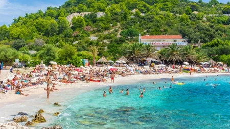 Turisti upoređuju Hrvatsku i Crnu Goru - gde se više isplati letovati