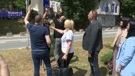 Srbi prekrili table sa albanskim nazivima! Kurti poslao policiju!