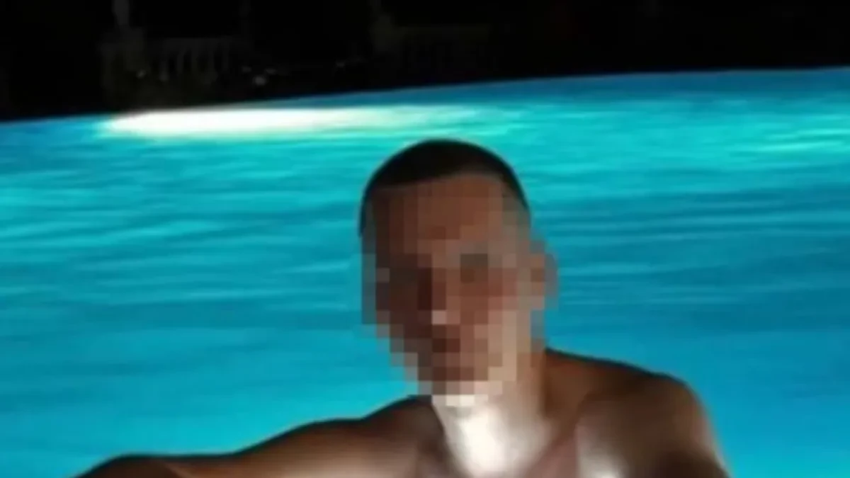 Ovo je mladić koji je izbo bivšu devojku i njenog dedu: Nakon krvavog zločina pobegao!
