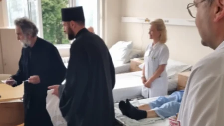Blagoslov i nada za najteže pacijente: Osveštane trakice sa časnog pojasa presvete Bogorodice stigle u Instit za onkologiju