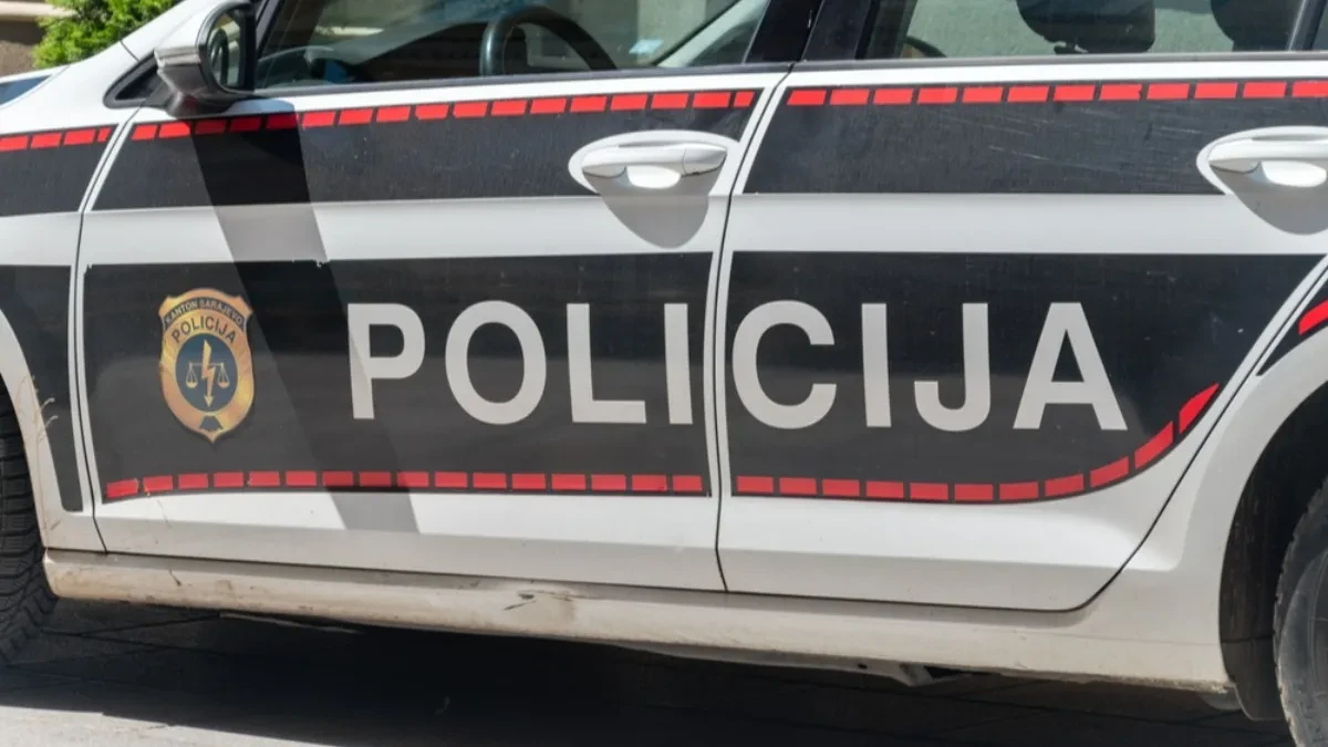 Tragedija u Bihaću: Objavljeni snimci izvlačenja tela i automobila posle sletanja u Unu (VIDEO)