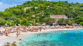 Sezona u Hrvatskoj tek počinje, a za ležaljku ćete platiti čak 100 evra
