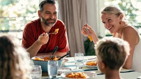 Zašto Mediteranci ručaju usred najveće vrućine? Ova navika ima važan razlog