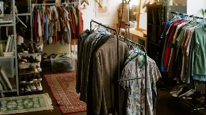 Trend koji nije samo trend, nego je i odličan za vrućinu: Komad garderobe koji ide uz sve doslovno, stoji svakoj građi