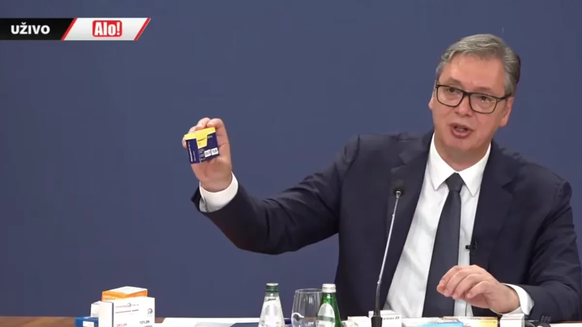 "Pojeftinio lekove da produži život krezubima, da bi glasali za njega još 20 godina" Dok Vučić pomaže, blokaderi žele smrt penzionerima!