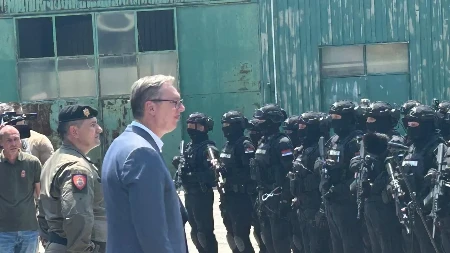 "Ko smo mi? Srbija! Kosovo? Srbija!" Vučić na pokaznoj vežbi Žandarmerije u Lipovici (VIDEO)