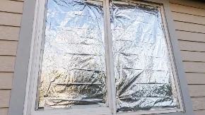 Zalepio aluminijumsku foliju na prozor: Evo da li se ovako stvarno hladi stan tokom paklenih vrućina