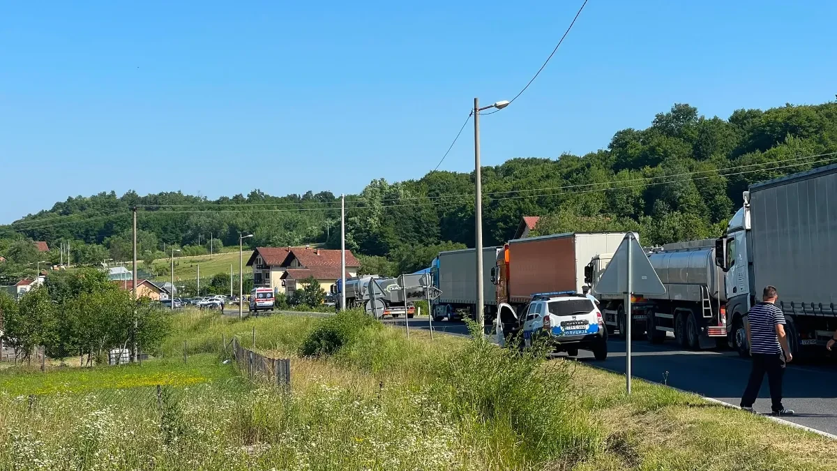 Sudarila se dva kamiona kod Iriga!  Jedan se zapalio, sumnja se da ima poginulih