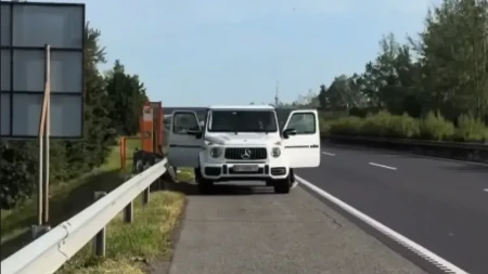 Pevač doživeo horor nasred puta! U autu od 250.000 evra mu se desilo ovo!