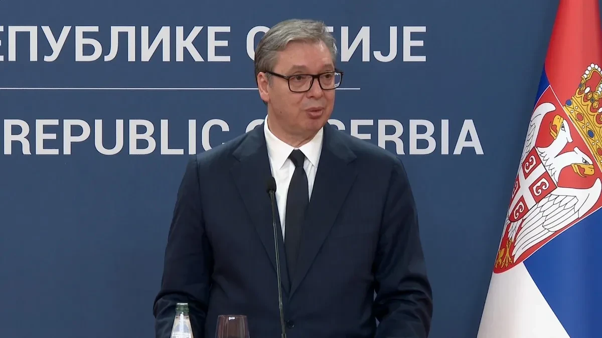 "Ne znam za koga je velika tajna da se Zvicer krije u Crnoj Gori" Vučić: Dao sam reč da ću otići u Tivat i idem
