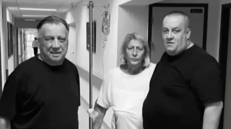 Dino Bešlić se slomio na groblju: Nepoznati čovek mu prišao posle sahrane i predao ovo, pa se desilo nešto što niko nije očekivao!