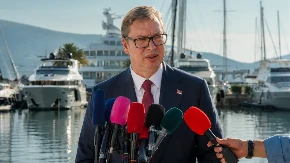 Vučić iz Tivta odgovorio na sve napade: „Ne plašim se pretnji, ne prihvatam falsifikate o Srbiji i nastaviću da gradim odnose sa Crnom Gorom“