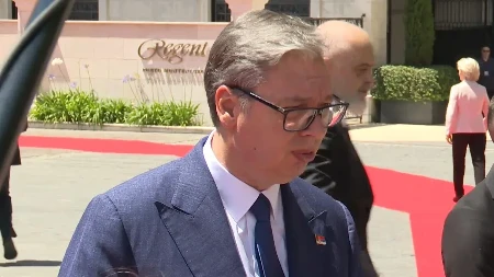 "Bili divni momci kad su im gasili požare" Vučić iz Tivta poručio: Ima nešto što ne možete da vređate!