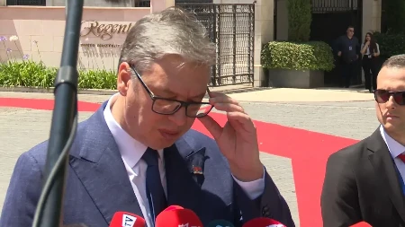 Vučić: Meni niko na svetu ne šalje mejl i kaže: "Ovo ti je politika"!