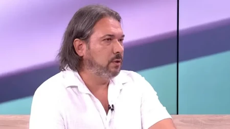 Blokaderi u rasulu! Opet lagali narod da je Vučić izolovan, a njega hvali Makron lično!
