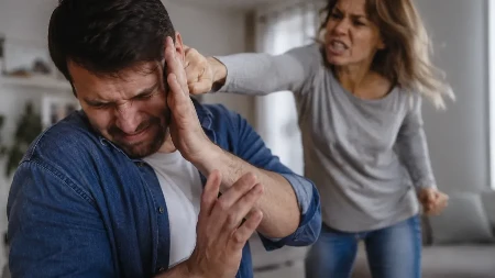 Užas u Prokuplju!  Muškarac završio u bolnici, dobio batine mobilnim telefonom od nje