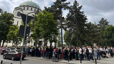 Blokaderi stoje iza incidenta kod Hrama? Zborašica sa Vračara gađala vernike flašom, tvrde izvori
