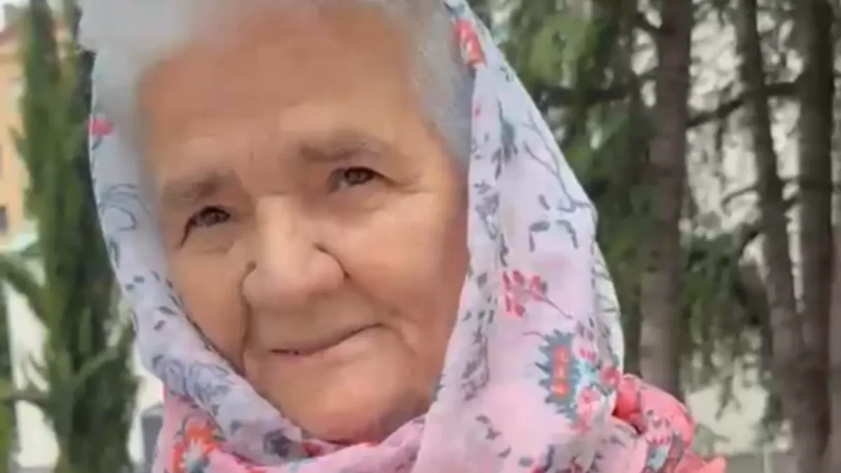 Imam 79 godina, nisam umorna niti mi je teško: Baka Anđa se pomolila za praunučiće, ali i za ceo srpski narod (VIDEO)