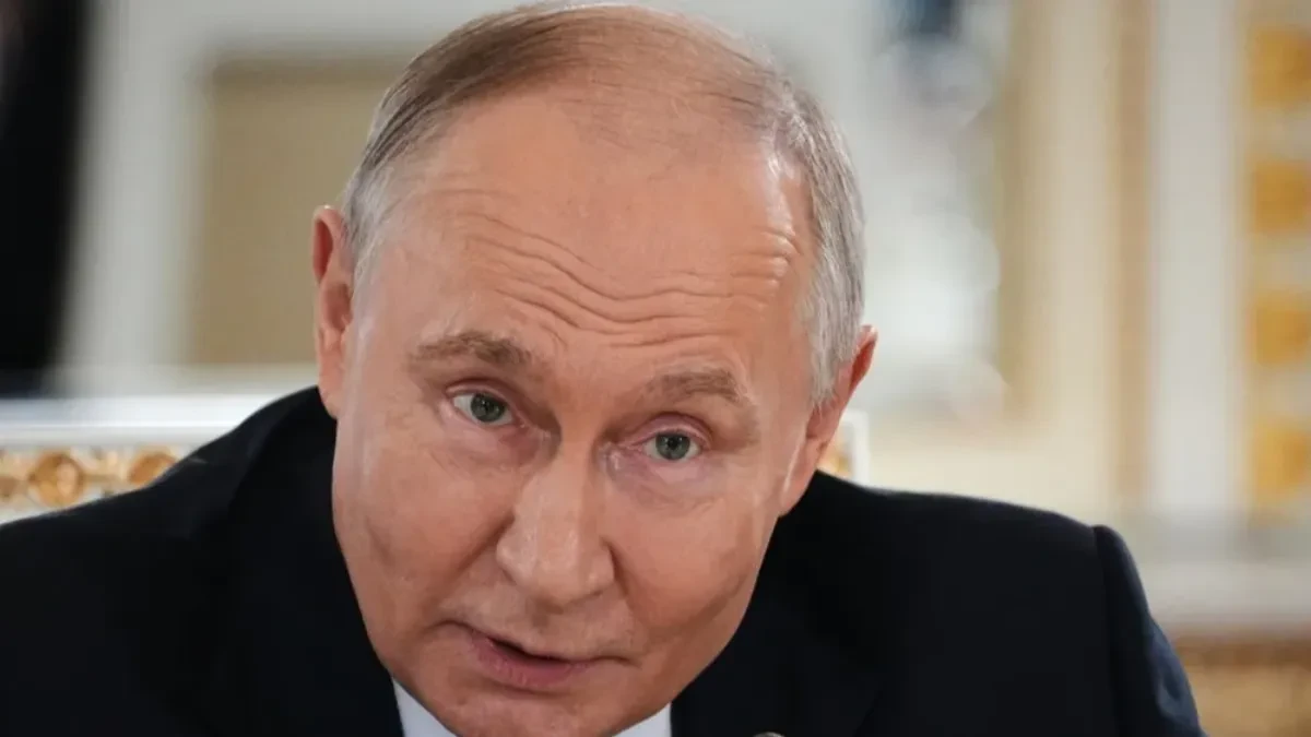 U jednom trenutku pogledao u kameru... Putinova izjava o sankcijama odražava neuspeh EU