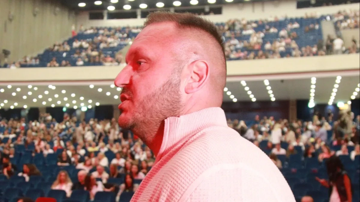 "Junačina, brdo mišića udarilo dete" Skandal nakon napada na ćerku Dejana Petrovića, on se ne smiruje: "Ići će u zatvor" 
