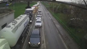 Kolaps na izlazu iz Srbije: Vozači zaglavljeni u kolonama čak pet sati!
