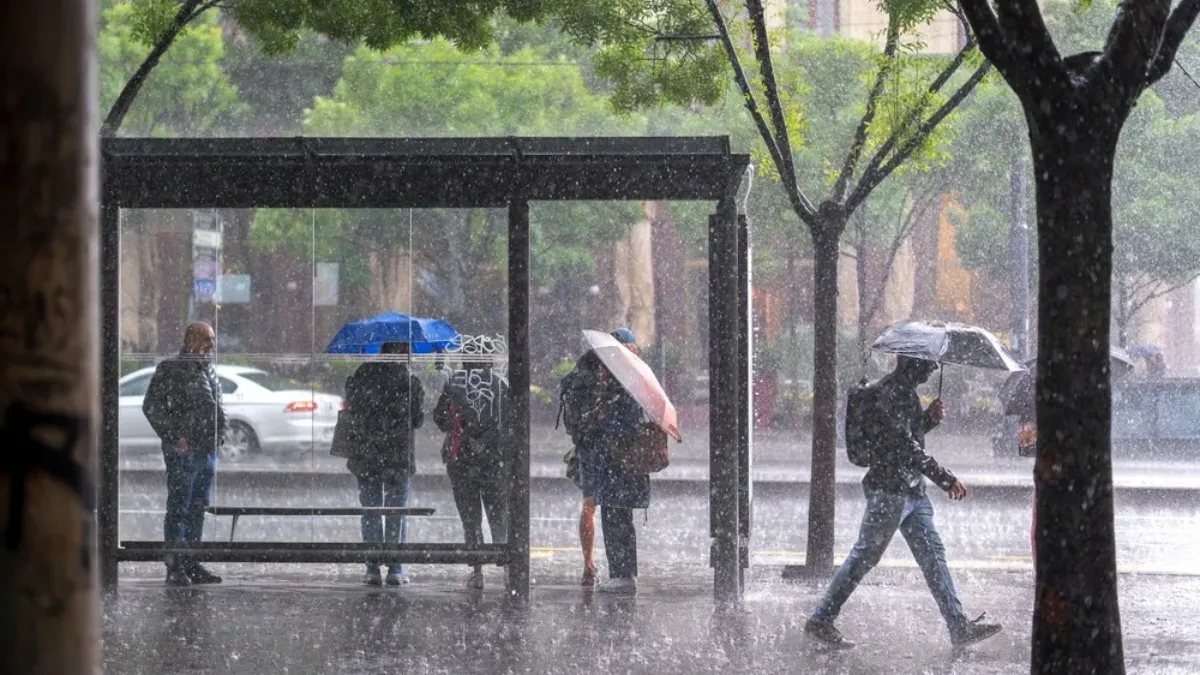 Cela Srbija u žutom zbog ove tri pojave! Temperatura skače, a onda obrt - spremite kišobrane!