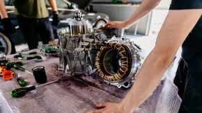 Sad je jasno zašto su tako jeftini: Japanci u šoku - rastavili kineski električni auto do poslednjeg šrafa, pa ostali zatečeni prizorom 