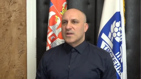 Podneta krivična prijava protiv Aleksićevog odbornika: Dva puta je šutnuo ženu tokom sednice (VIDEO)