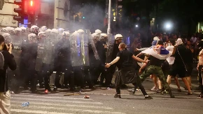Jezive scene na tribini Proglasa u Frankfurtu: Pomahnitali blokaderi pretukli novinara zbog jednog pitanja 