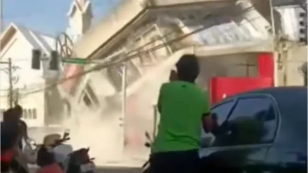Više od 15 mrtvih, stotine povređenih! Deca vrište, ruše se zgrade, udario cunami! (VIDEO)