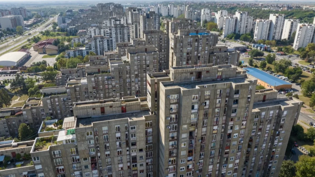 "Je li im komšija Spajdermen?" Fotka sa Novog Beograda izazvala lavinu komentara, ljudi gledaju i ne veruju: Kako to rade? (FOTO)