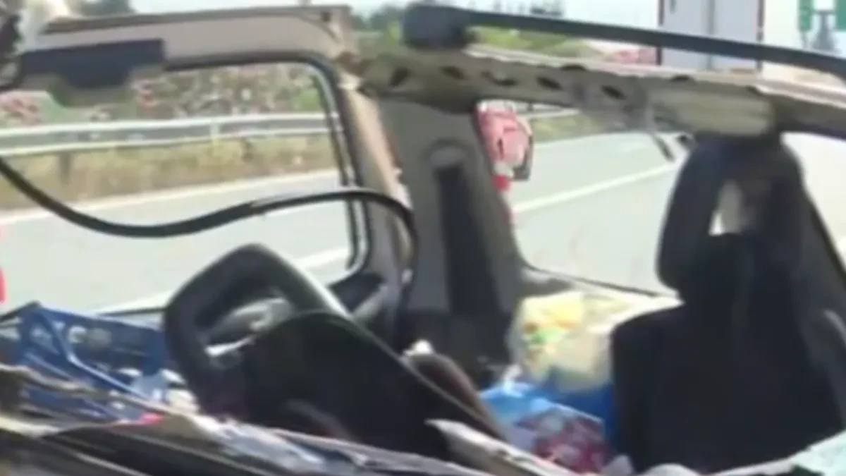 Teška nesreća kod Evzonija, ima mrtvih! Od auta ostala samo olupina (VIDEO)