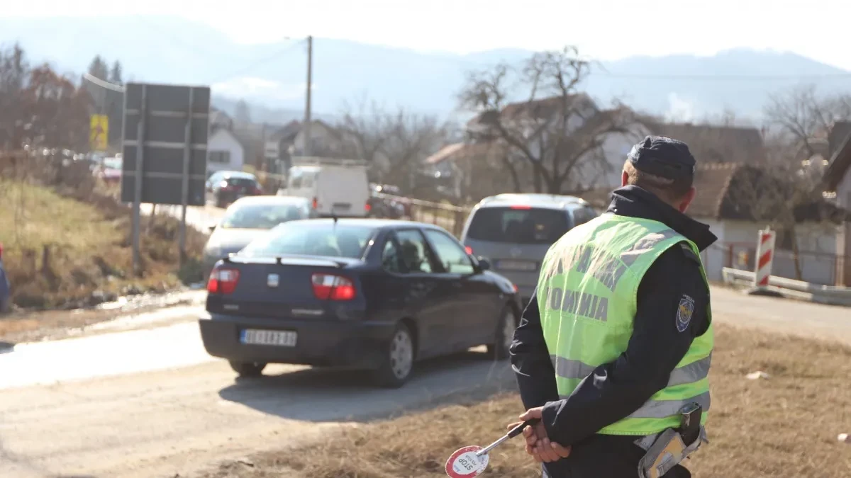 Ujeo ga za butinu i udario u genitalije: Napad na policajca na Novom Beogradu
