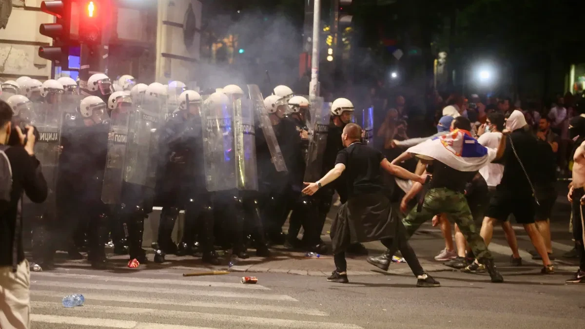 Ceo svet ih hvali, samo blokaderi hoće da ih pobiju! Srpska policija oborila Amerikance s nogu! (VIDEO) 