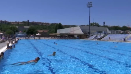 Roditelji, evo kako vi i deca možete besplatno na bazen! Dele se kartice koje vrede čak 50.000 dinara, važe celo leto