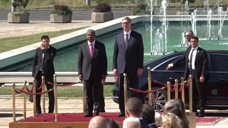 Predsednik Angole došao kod Vučića: Ceremonija svečanog dočeka ispred Palate "Srbija" (VIDEO)