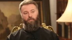 Evo kako su se upoznali otac Predrag Popović i popadija Ivana: Prvi dejt imali u studentskoj menzi uz pasulj, pa produžili na groblje
