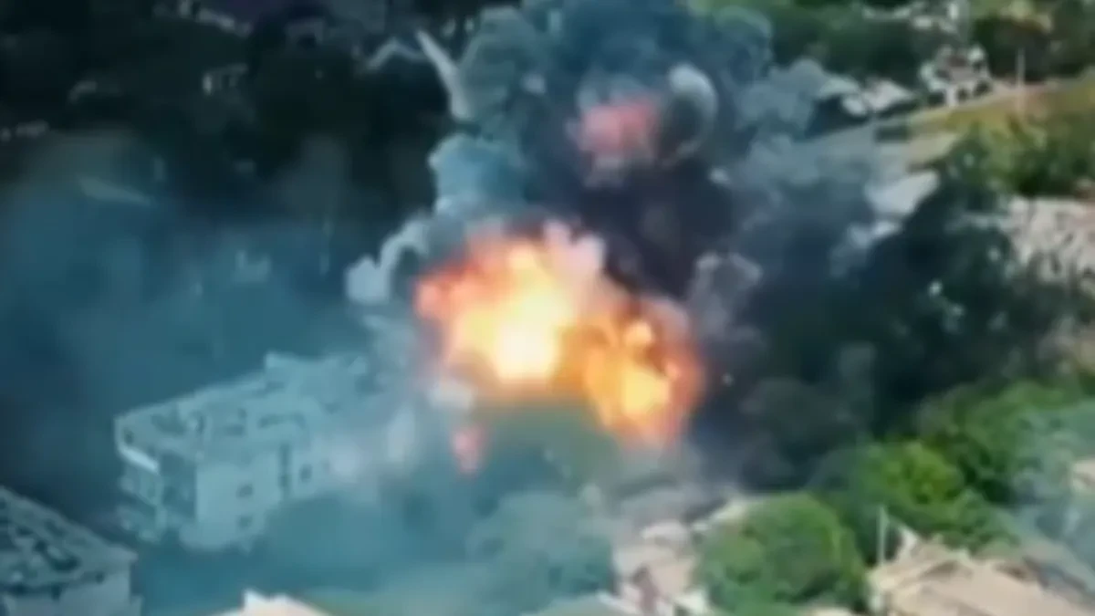 Snimci pre i posle napada! Totalno razaranje u Ukrajini, nakon udara je neprepoznatljivo! (VIDEO)