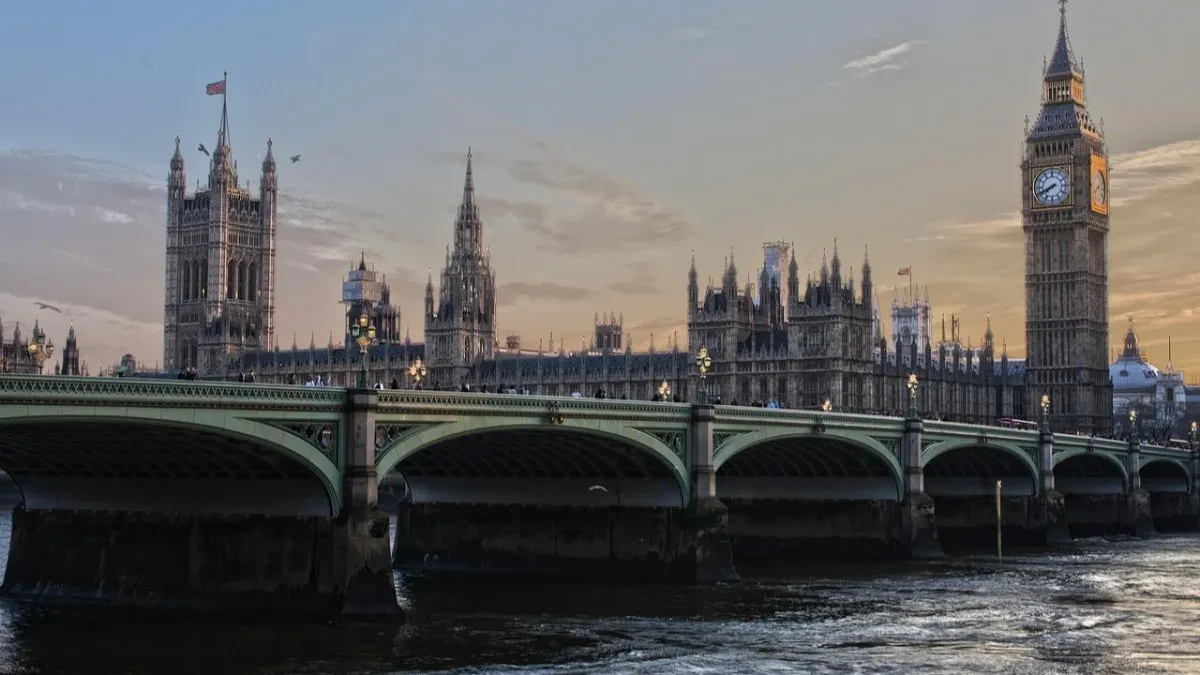 Britanija se tiho vraća u zagrljaj EU? Sprema se hitan dogovor pre leta