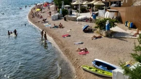 Od tuša do kockica leda u piću: Dodati troškovi šokirali turiste na popularnim plažama