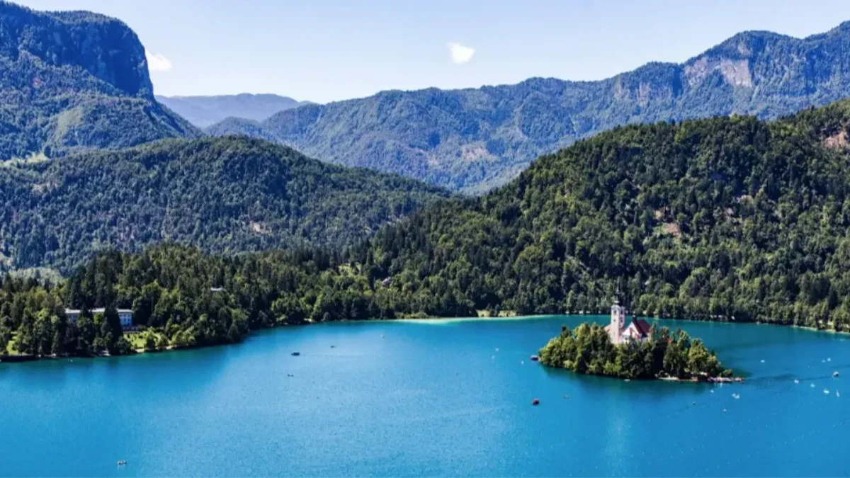 Turisti besne: Na jezeru koje Srbi obožavaju pišu kazne od 200 evra ako odmarate u hladu
