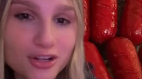 "Da ovo pojedem, svetlela bih u mraku" Sara pokazala šta Amerikanci jedu, pa ostala u šoku (Video)