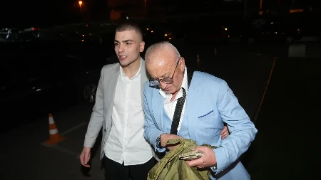 "Bio si veliki domaćin i najbolji deda" Era Ojdanić se slomio na komemoraciji Andriji Bajiću, održao potresan govor (VIDEO)